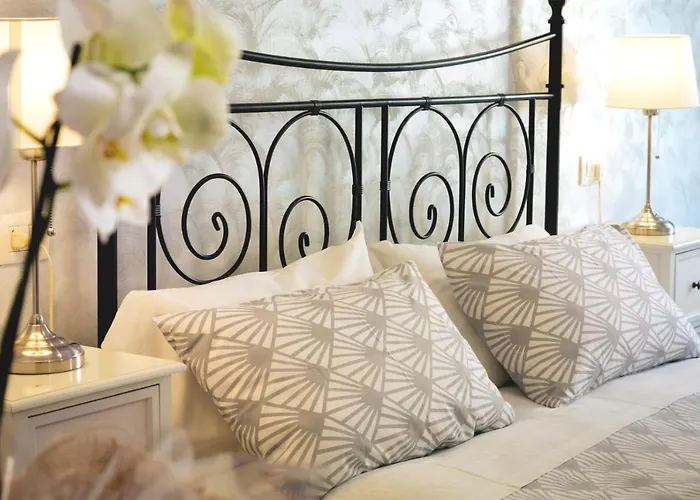 בית הארחה Rossana House 4*